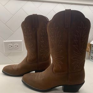 Brand new Ariat cowboy boots for women size 8